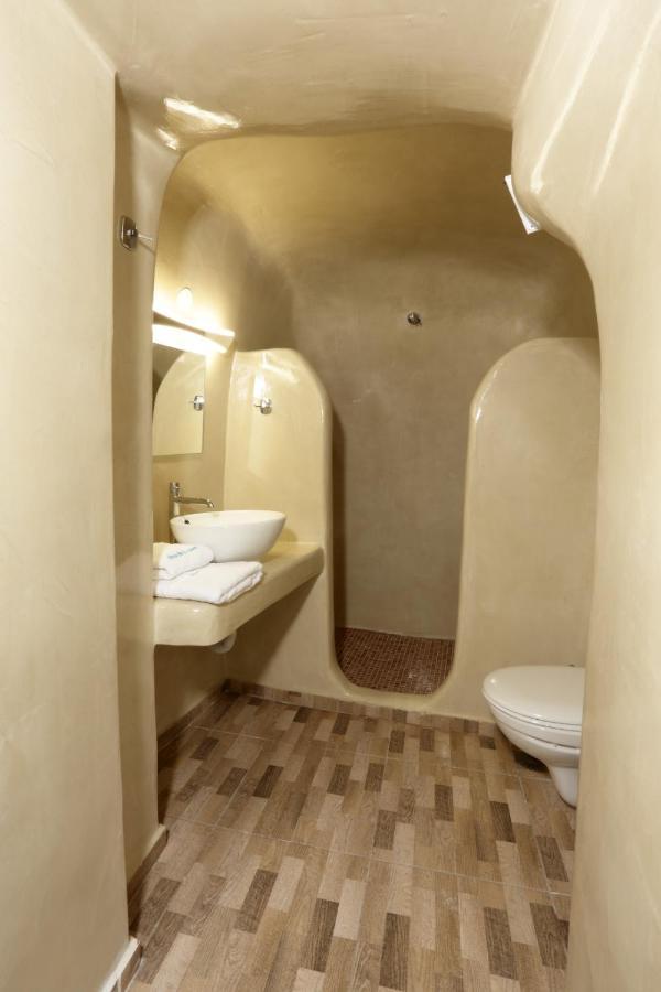 Church And Cave - Santorini Private Residences ميساريا المظهر الخارجي الصورة